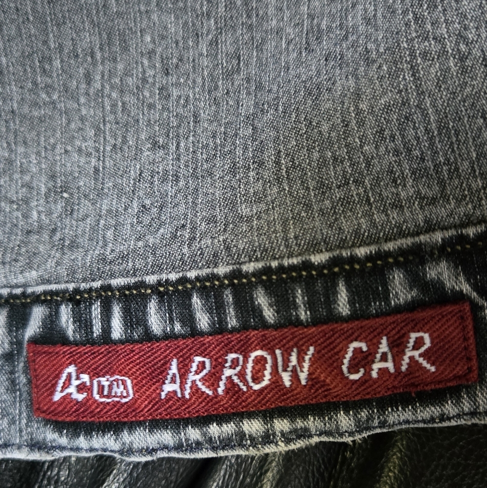 HOST PICK!🎉🎊Arrow Car stretchy Denim Jacket with snaps szL - Picture 8 of 8